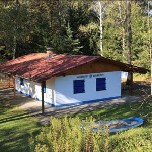 Parkplatz Wachstation