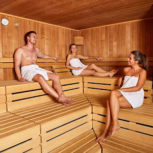 Hello zur angenehm versauten Saunaparty