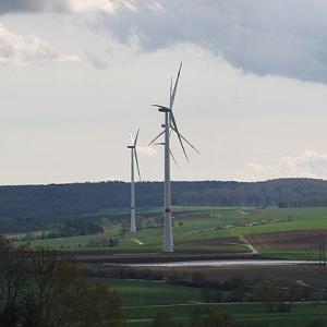 Windräder oberhalb von Heringen/Lengers