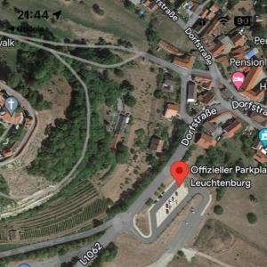 Parkplatz unter der Leuchtenburg
