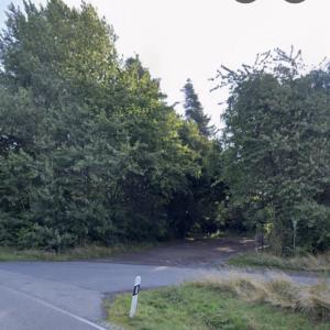 Parkplatz mit Hütte