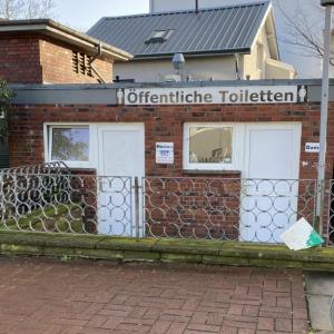 Gloryhole gegenüber Café Schnapp