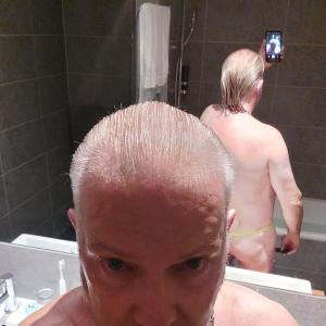 Kopfhaare: nass - gegelt - geölt...