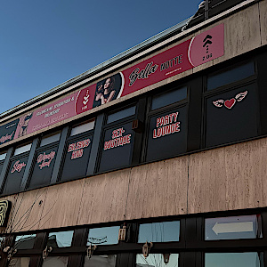 Rumvögeln Party genießen