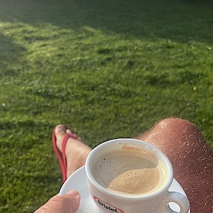 Kaffee und Beine 