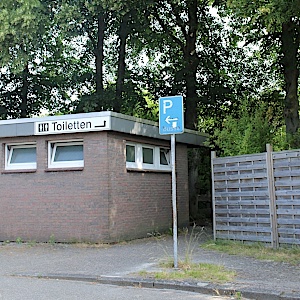 Öffentliche Toilette Dreibergen