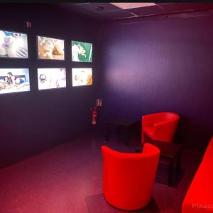 Oyoqlaringizni yigitning ogziga qoying Hardkor ona porno onlayn