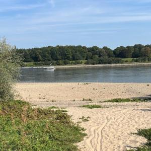 Neuss-Uedesheimer Rheinbogen