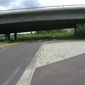 Wendehammer unter der Brücke des  Rügenzubringers