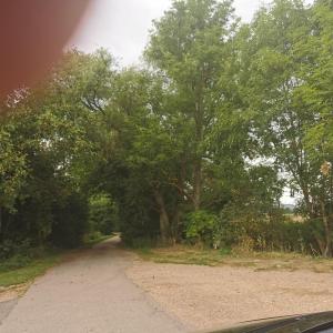 Kleiner Mitfahrer Parkplatz nach Klinitel Ortsausg