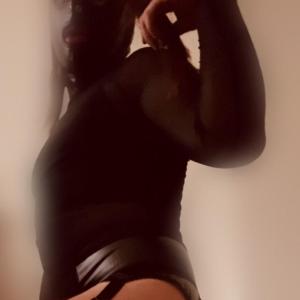 Schwanzmädchen Gruppe fickt Boy