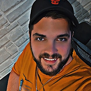 Alex1995490
