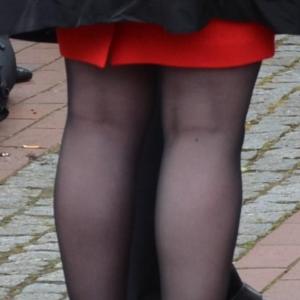 Beine, Nylons und Schuhe...