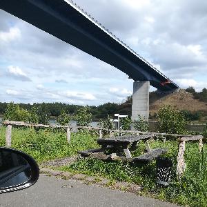 Unter der brücke am NOK  A23