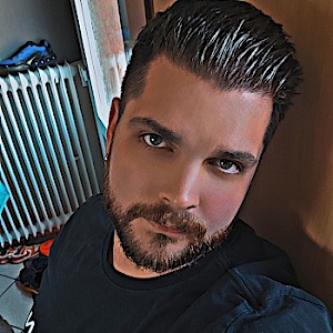 Alex1995490