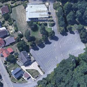 Großer parkplatz Eschelbach
